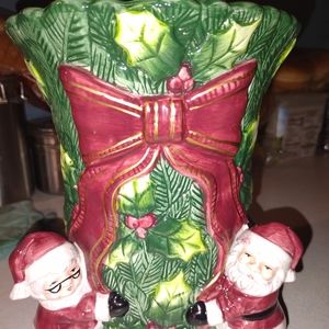 Christmas vase 9 " tall 7 circumference